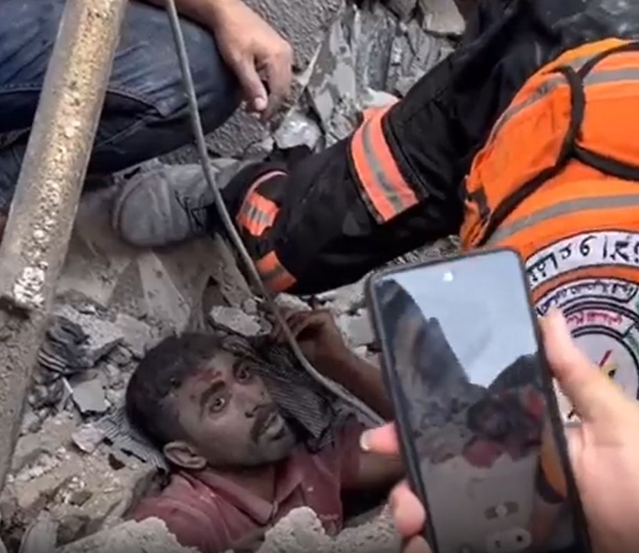 Video: Rescue team try to pull a Palestinian man out of rubble of his demolished home in Gaza 