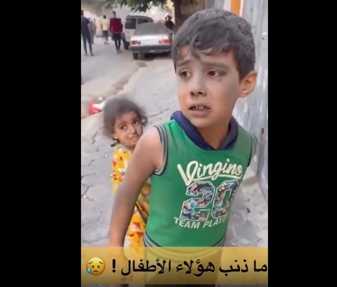 فيديو / الغارات الصهيونية ترعب الاطفال في غزة وتفرّق بينهم