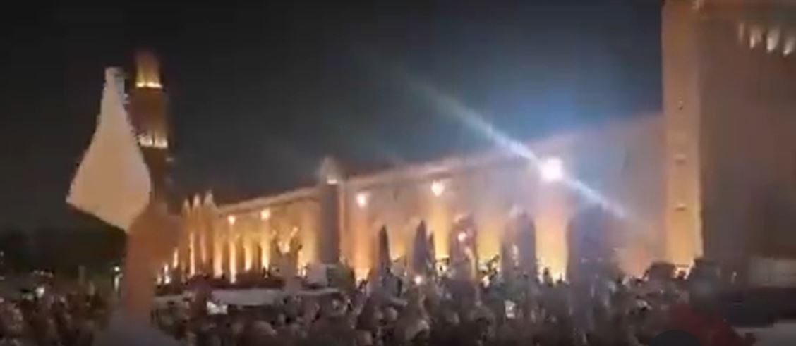 Video: Demonstration in Sultan Qaboos Grand Mosque in Oman in support of Gaza