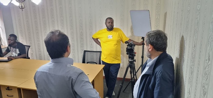 Daraktan Cibiyar Sadarwar Tauraron Dan Adam Ta Saqhalain Ya Kai   Ziyara Gidan Talabijin Na Mahdi TV Kenya