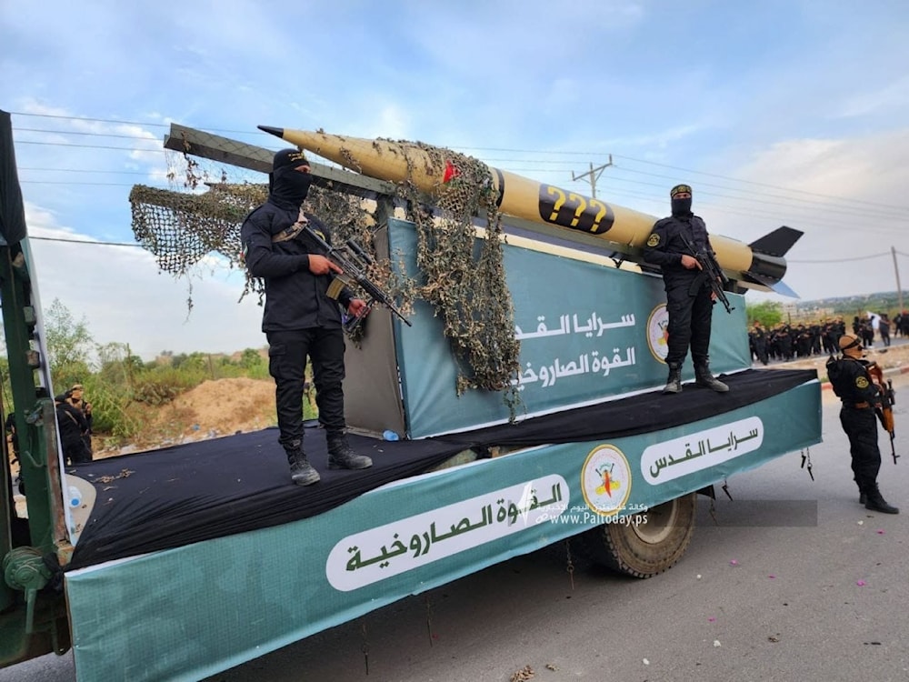 كاشفةً صواريخ ومسيّرات جديدة.. عرض عسكري لـ"سرايا القدس" في غزة