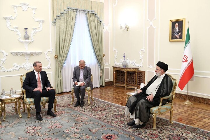 رئیسي: موقف إيران هو حل مشاكل جمهورية أذربيجان وأرمينيا من خلال الحوار
