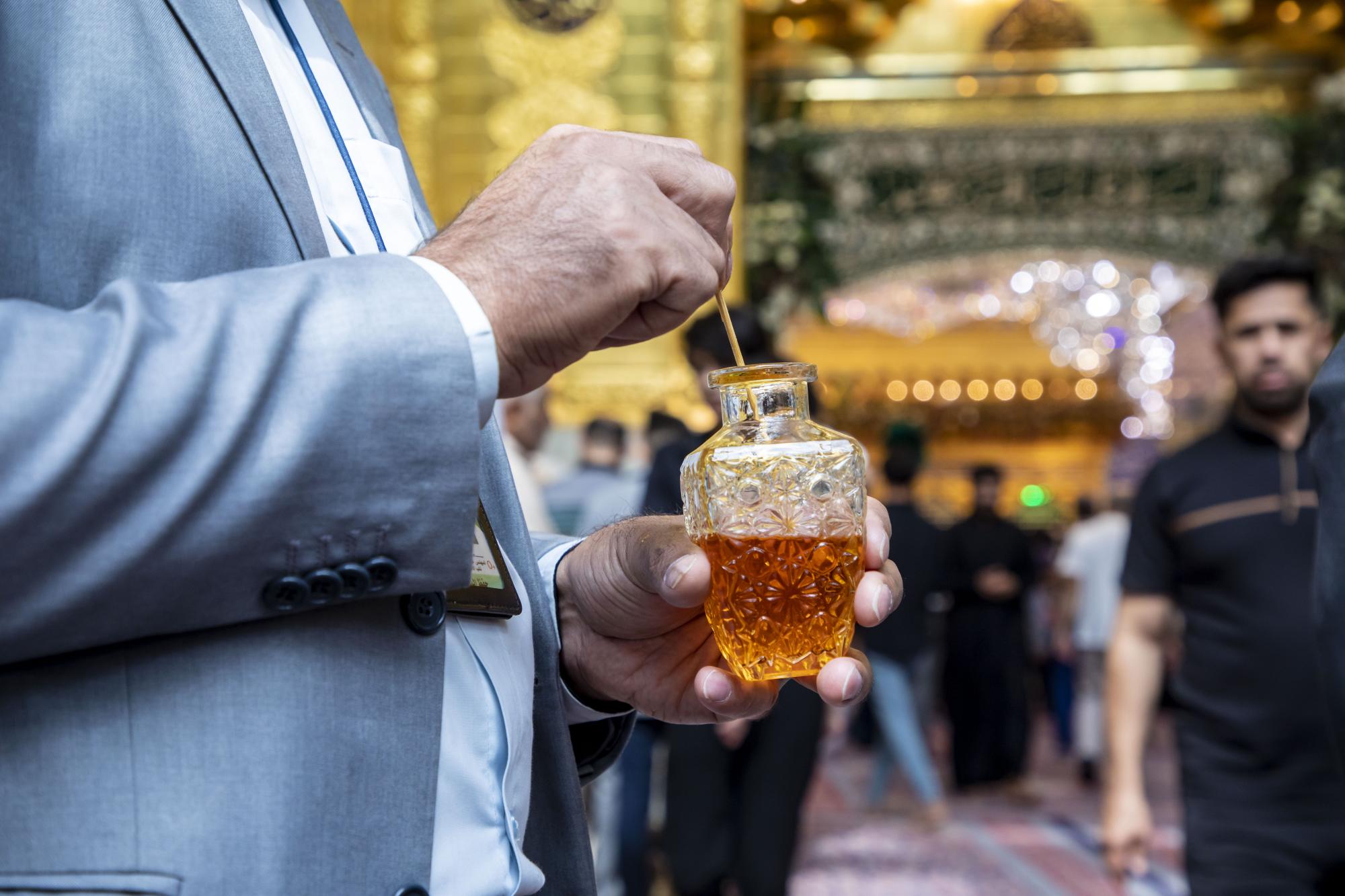 Al-Abbas shrine organizes multiple events for visitors in memory of Prophet's birth (+Photos)