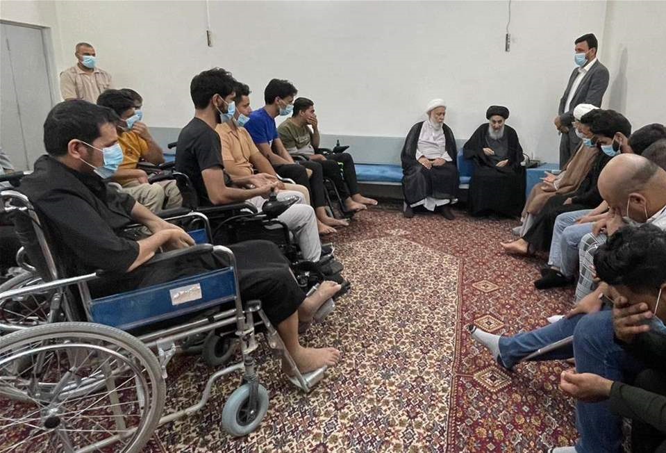 السيد السيستاني يستقبل مقاتلين أصيبوا بالإعاقة الدائمة في حرب داعش