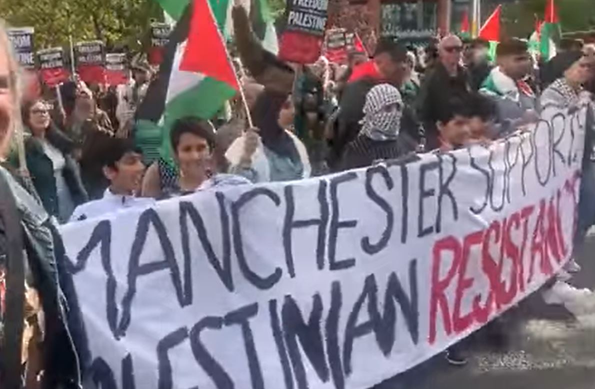 Video: Hundreds protest in Manchester of England in supports of Palestinians