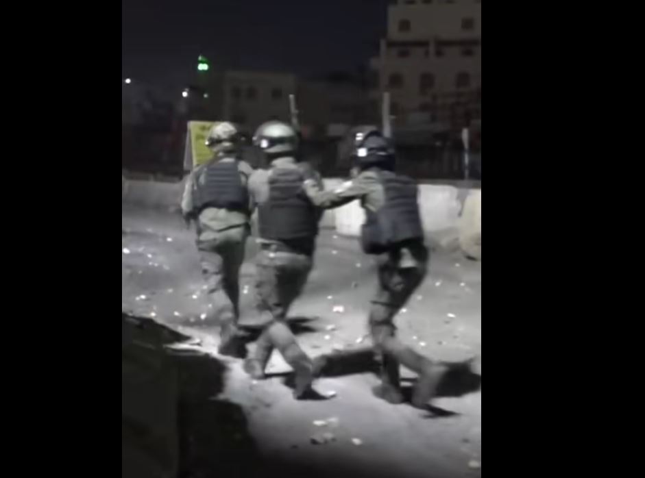 Video: Zionist forces exchange gunfire with Palestinian resistance at Qalandia military checkpoint, N. Al-Quds