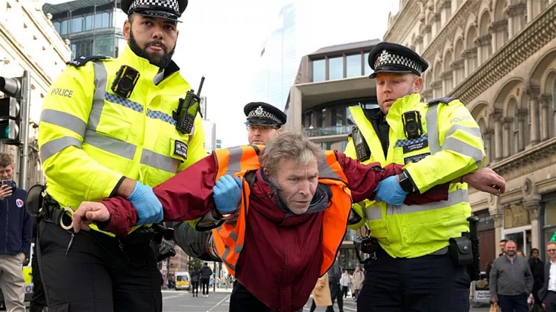  Полиция Британии облегчит увольнение коррумпированных и некомпетентных офицеров