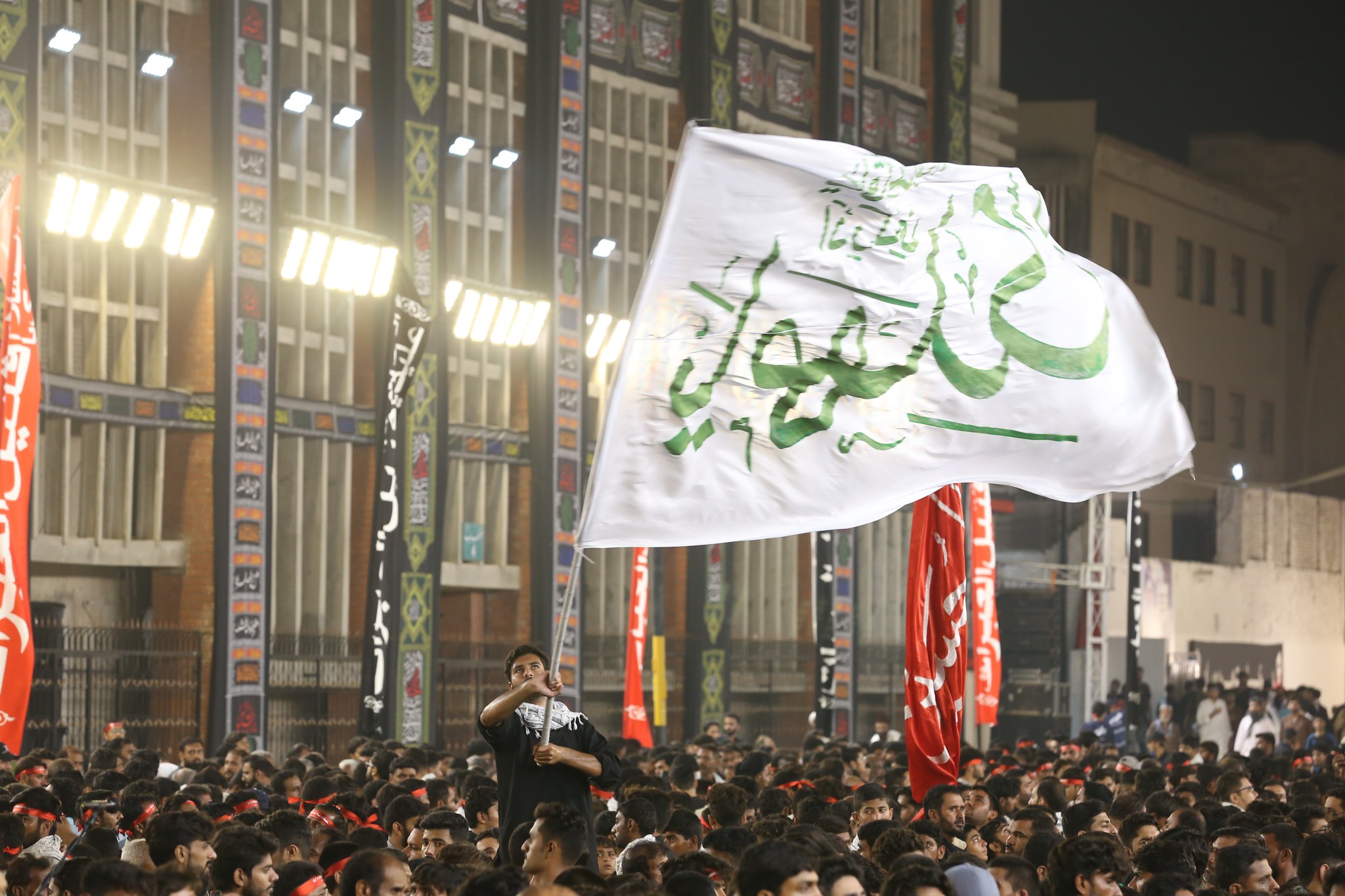 Video: Arbaeen mourning ceremony in Jamia Urwa-Tul-Wusqa of Lahore, Pakistan 