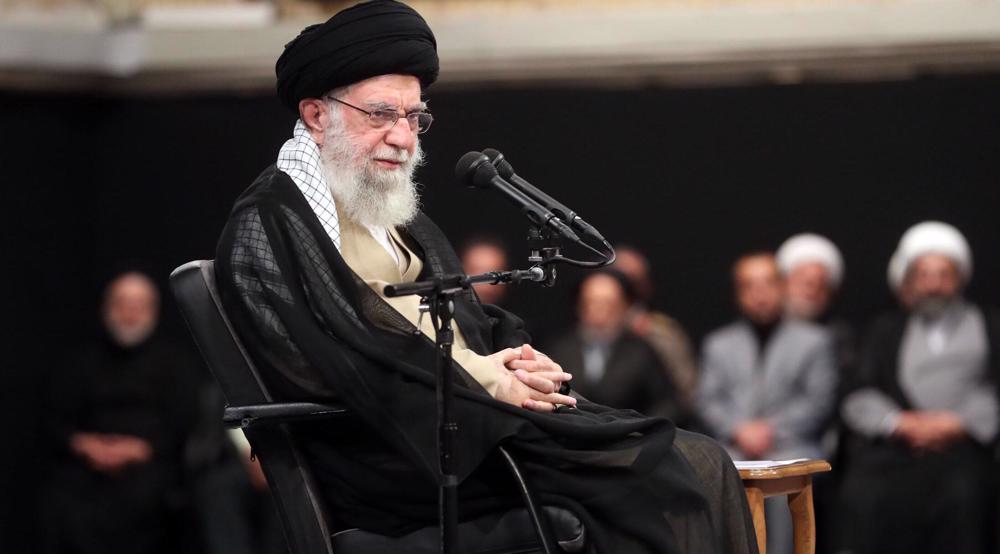 Imam Khamenei: Ang US ay maghihina at ang mundo ay magsisimula ng pagbabago