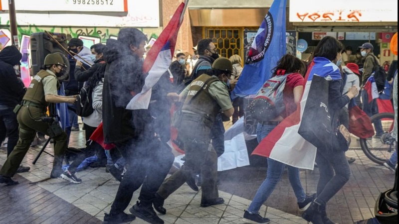  Столкновения полиции и демонстрантов в годовщину переворота в Чили