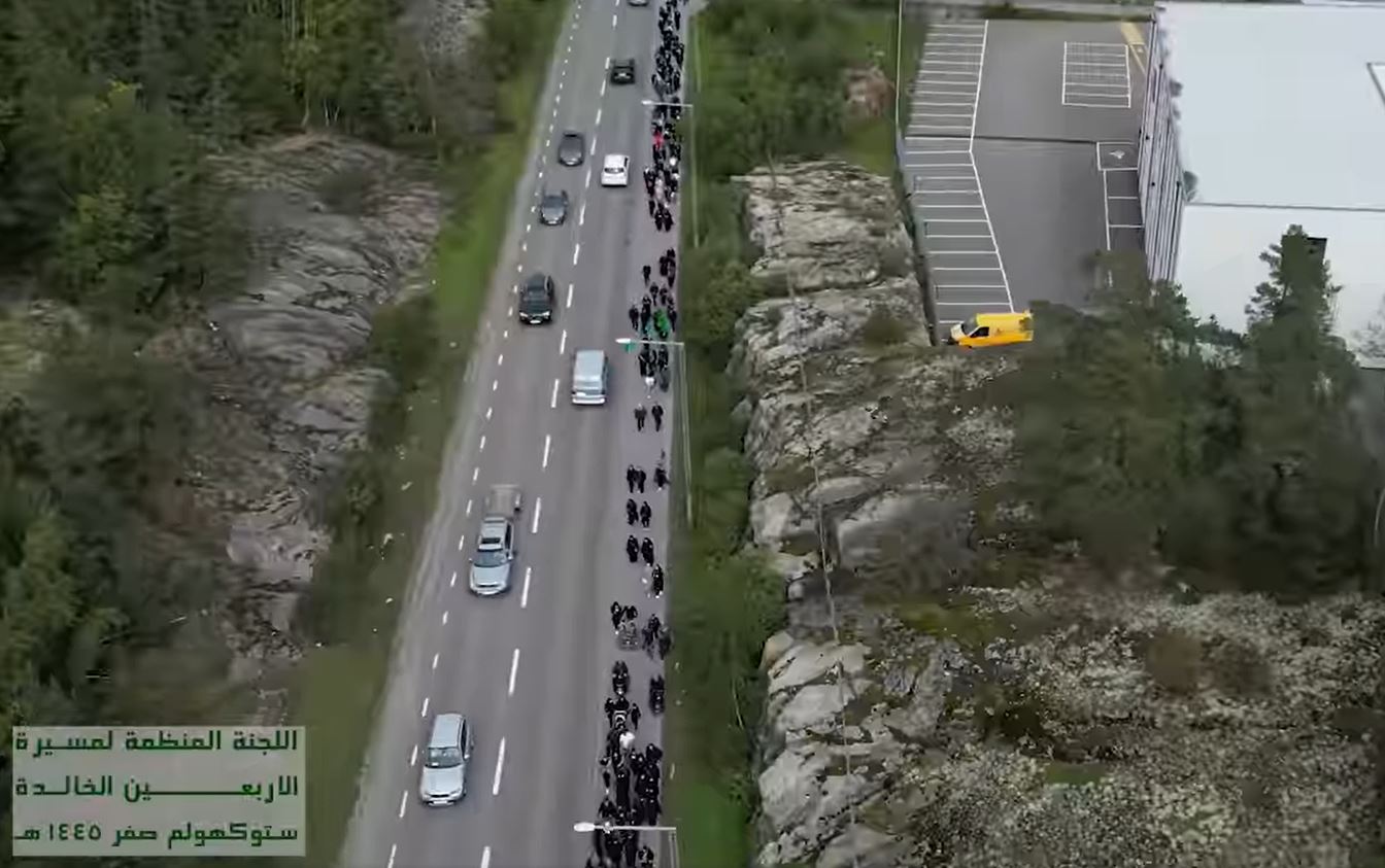 فيديو / المعزون يحملون مصاحف شريفة نصرة لكتاب الله تعالى بأربعينية الإمام الحسين (ع) في ستوكهولم