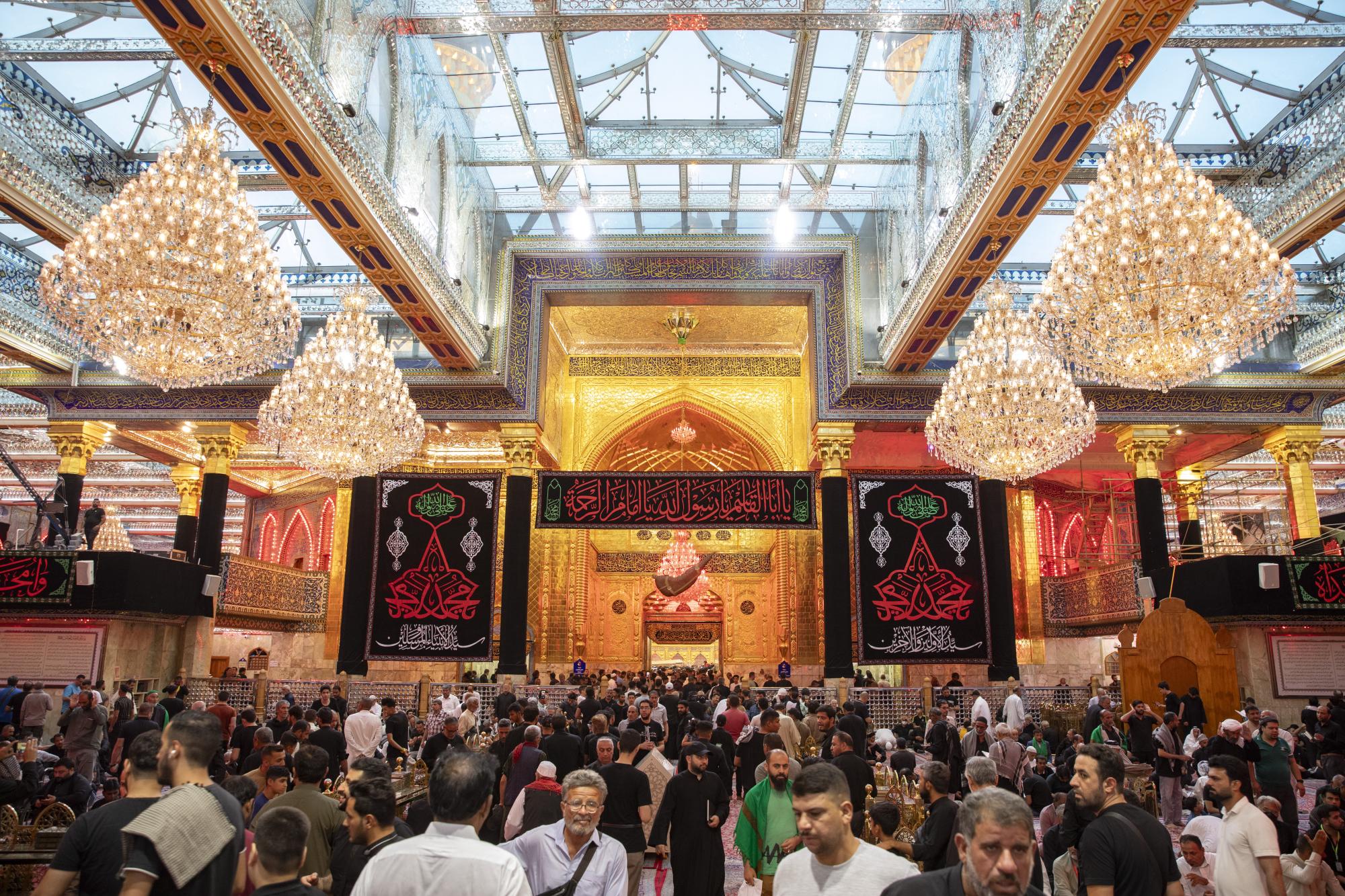 Al-Abbas shrine install black banners on demise anniv of Prophet Muhammad (+Photos)