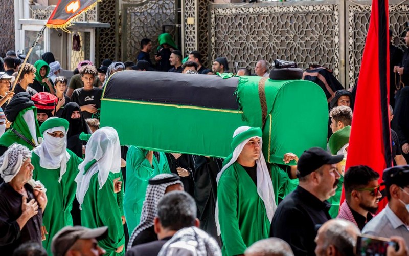 المئات من مواكب العزاء تتوافد على حرم أمير المؤمنين علي بن أبي طالب (عليه السلام) بذكرى رحيل النبي الأكرم (ص) + (الصور)