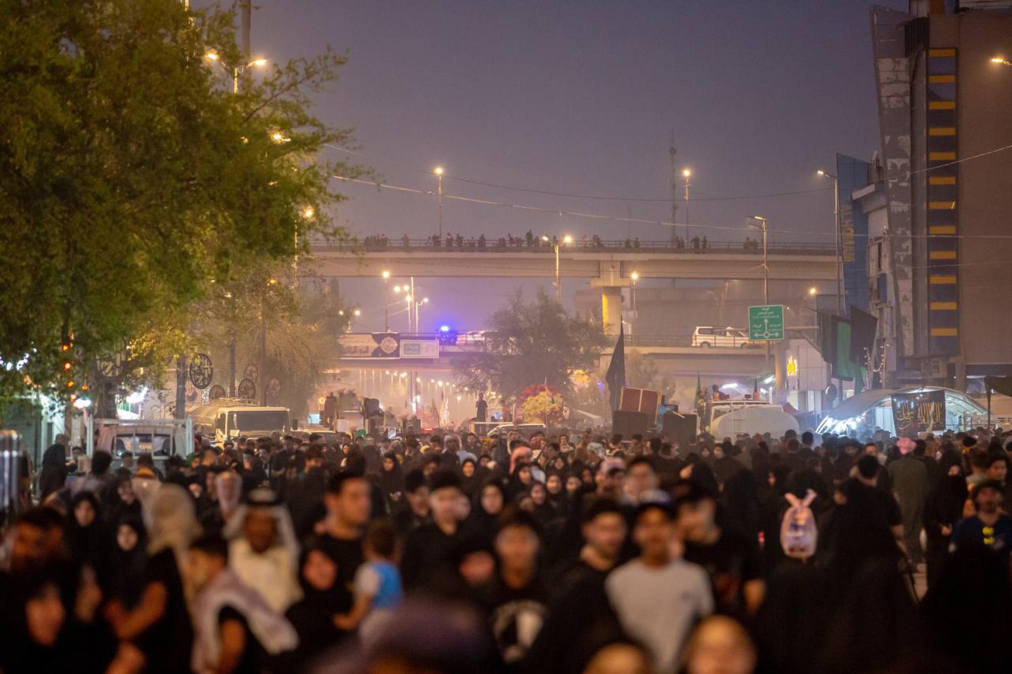 مدينة النجف الأشرف تشهد آلاف الزائرين لإحياء ذكرى وفاة النبي (ص)+(صور)