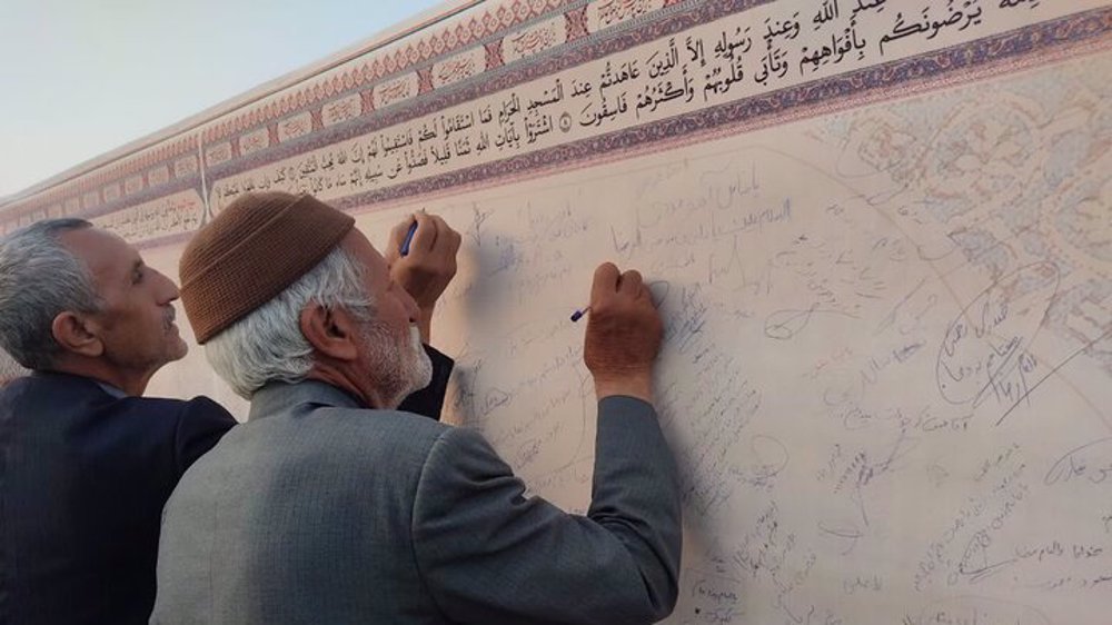 Nakikiisa ang mga Iranian sa paglagda ng petisyon laban sa paglapastangan sa Qur'an sa mga bansa sa Kanluran