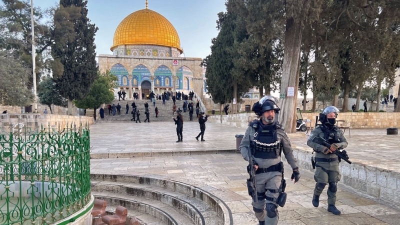  Al-Aqsa, fedeli musulmani aggrediti da forze israeliane