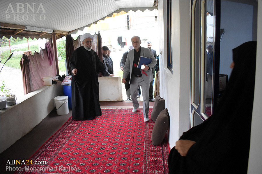 Photos: Ayatollah Ramazani meets with families of three martyrs of Shaft city