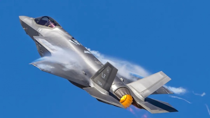  美军一架F-35B坠毁后失踪