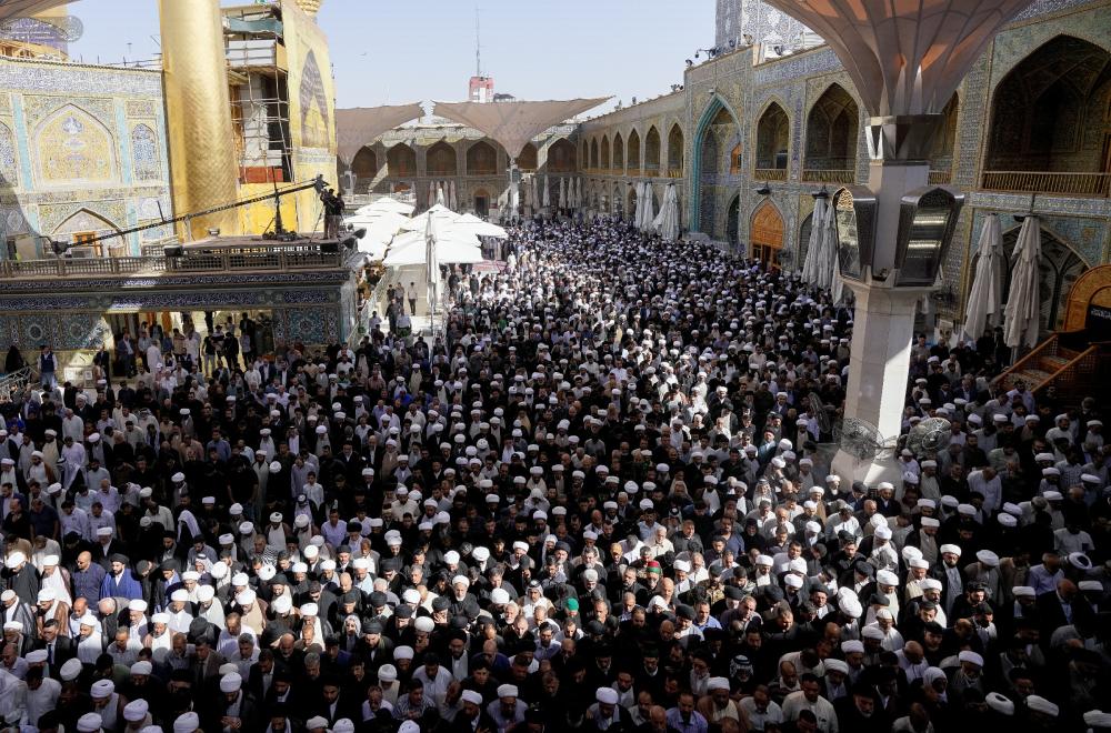 تشييع مهيب لآية الله السيد محمد مهدي الخرسان في مرقد أمير المؤمنين (عليه السلام) + (صور)