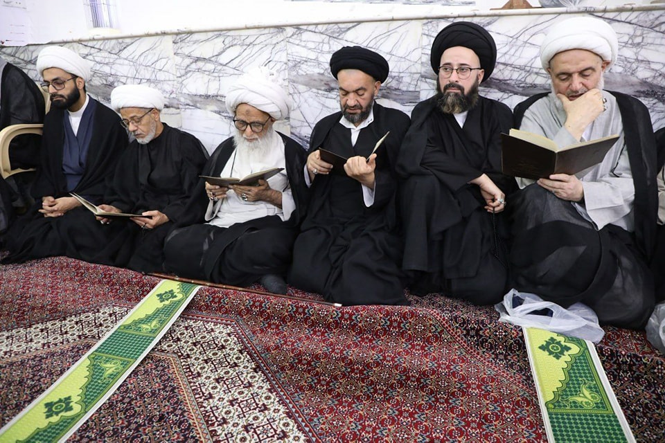 آية الله الّنجفي يعطل الدرس ويحضر فاتحة السّيّد محمّد مهدي الخرسان