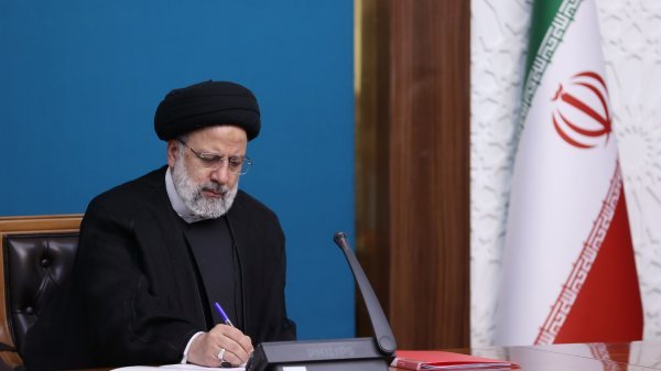 Iran President thanks Supreme Leader for supporting 13th government