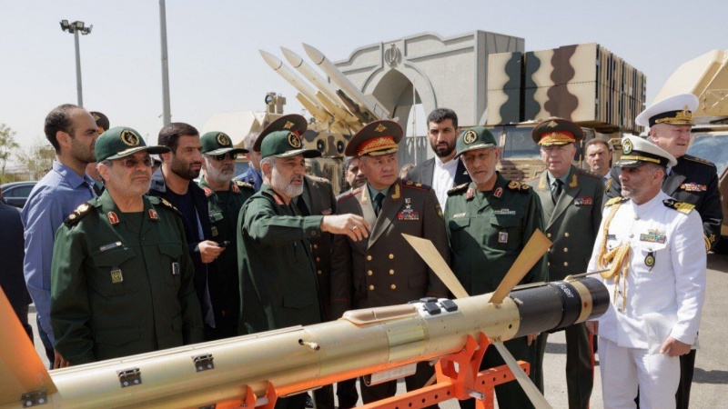  Menhan Rusia Tinjau Capaian-Capaian Dirgantara IRGC