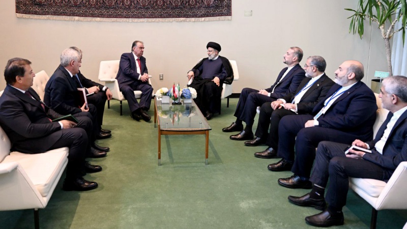  Президенты Ирана и Таджикистана подчеркнули необходимость расширения сотрудничества