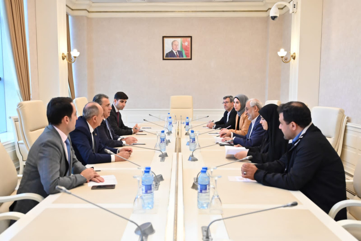 Азәрбајҹан вә ИИР парламентләринин депутатлары ҝөрүшүб