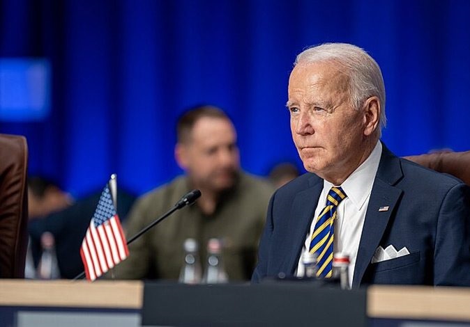 مستشار لدى البنتاغون: بايدن يتبع أوامر الآخرين فقط