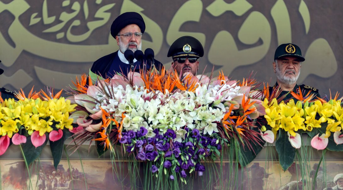 رئيسي في أسبوع "الدفاع المقدّس": العقوبات التي يفرضها أعداء إيران لن تمنعها من تطوير أسلحتها