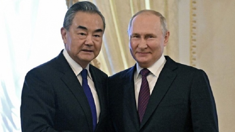  中国外相、プーチン氏との会談で対ロシア協力深化を強調