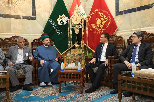 السفير المصري في العراق يزور مرقد أبي الفضل العباس(ع) ويعرب عن سعادته
