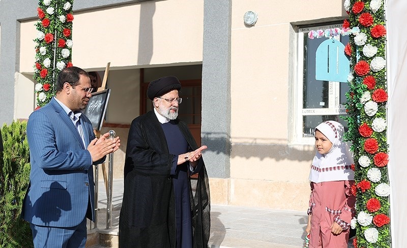  بدء العام الدراسي في إيران بحضور رئيس الجمهورية في إحدى المدارس