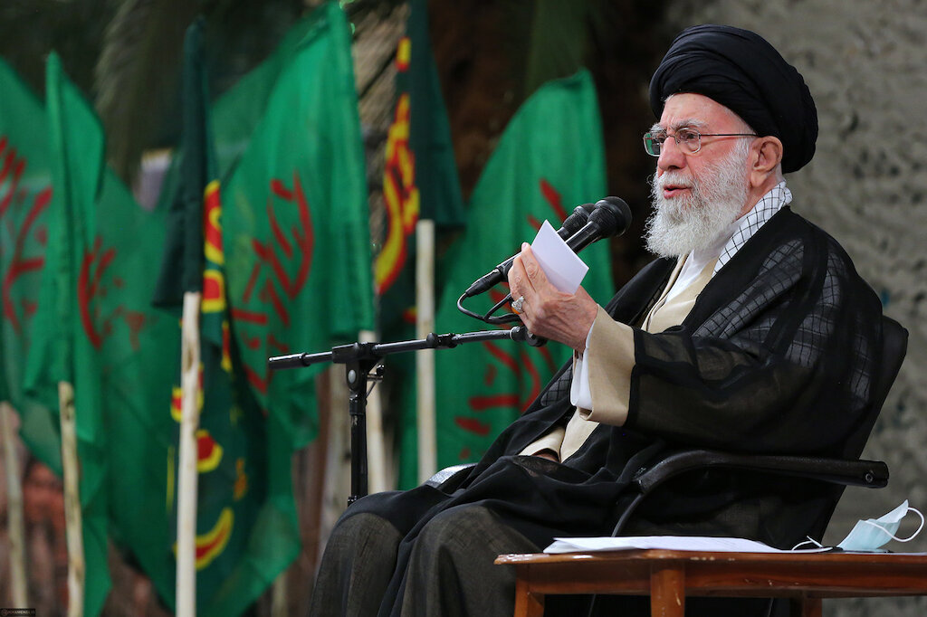 Imam Khamenei: Which forces was Iran up against in the Sacred Defense? / Video