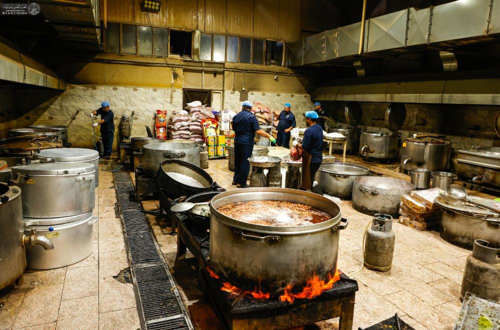 مضيف العتبة العلوية يقدم خدمات الضيافة لزائري مرقد الإمامين العسكريين(ع)+(صور)