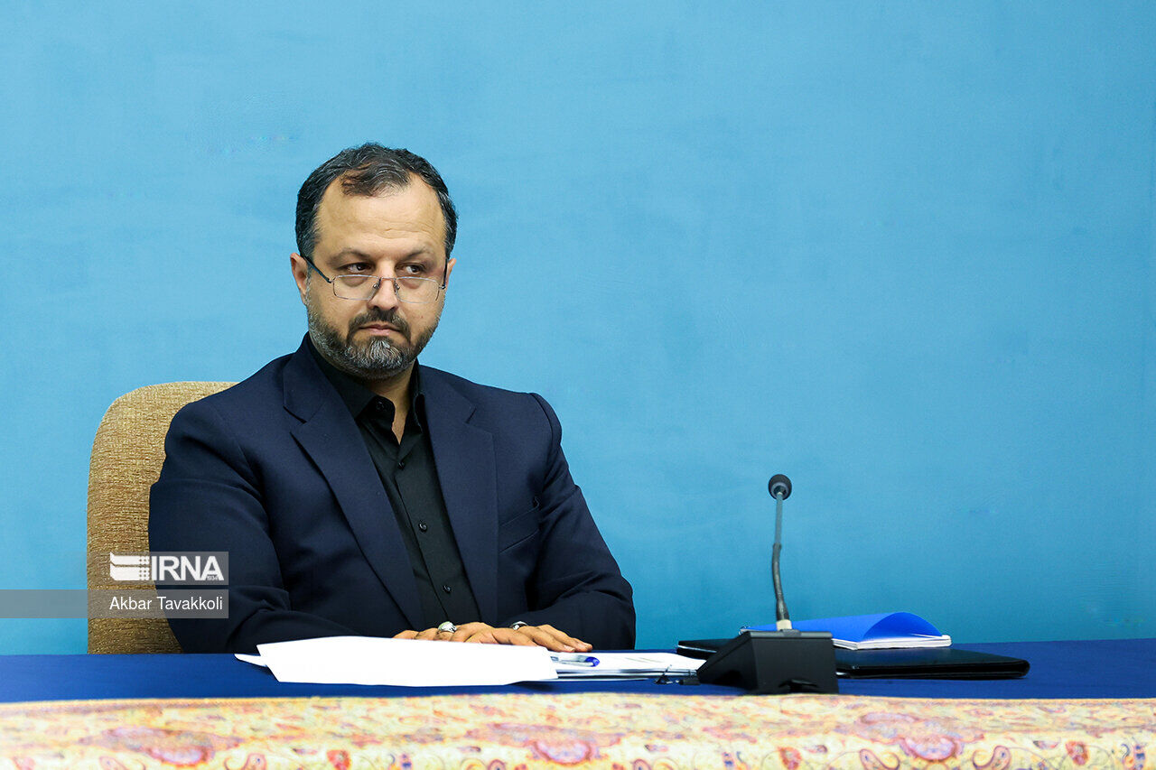 Ministro iraniano de Assuntos Econômicos e Finanças chega ao Egito