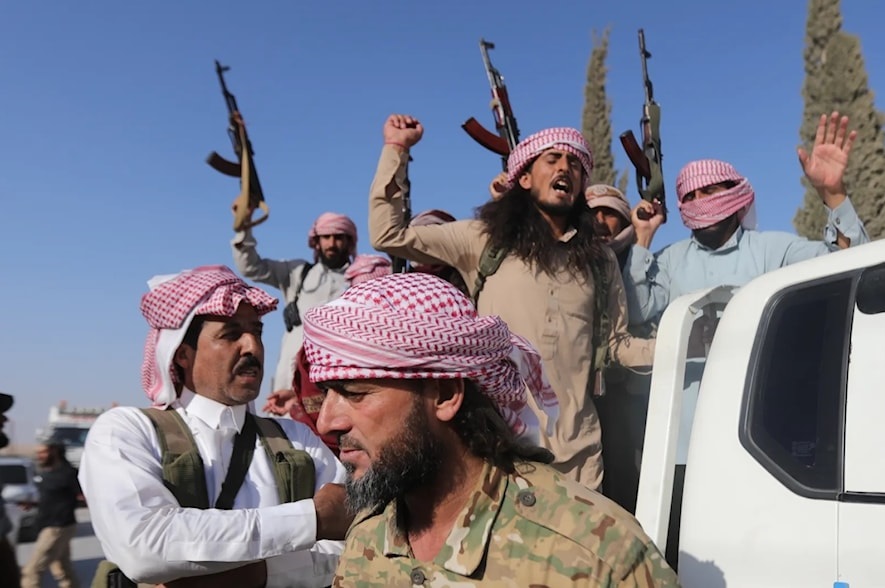 سوريا: هجوم لمقاتلي العشائر على ذيبان.. وشيخ العكيدات يعلن بدء معركة جديدة ضد "قسد"