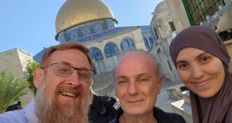 فلسطينيون يطردون مطبّعة من باحات المسجد الأقصى