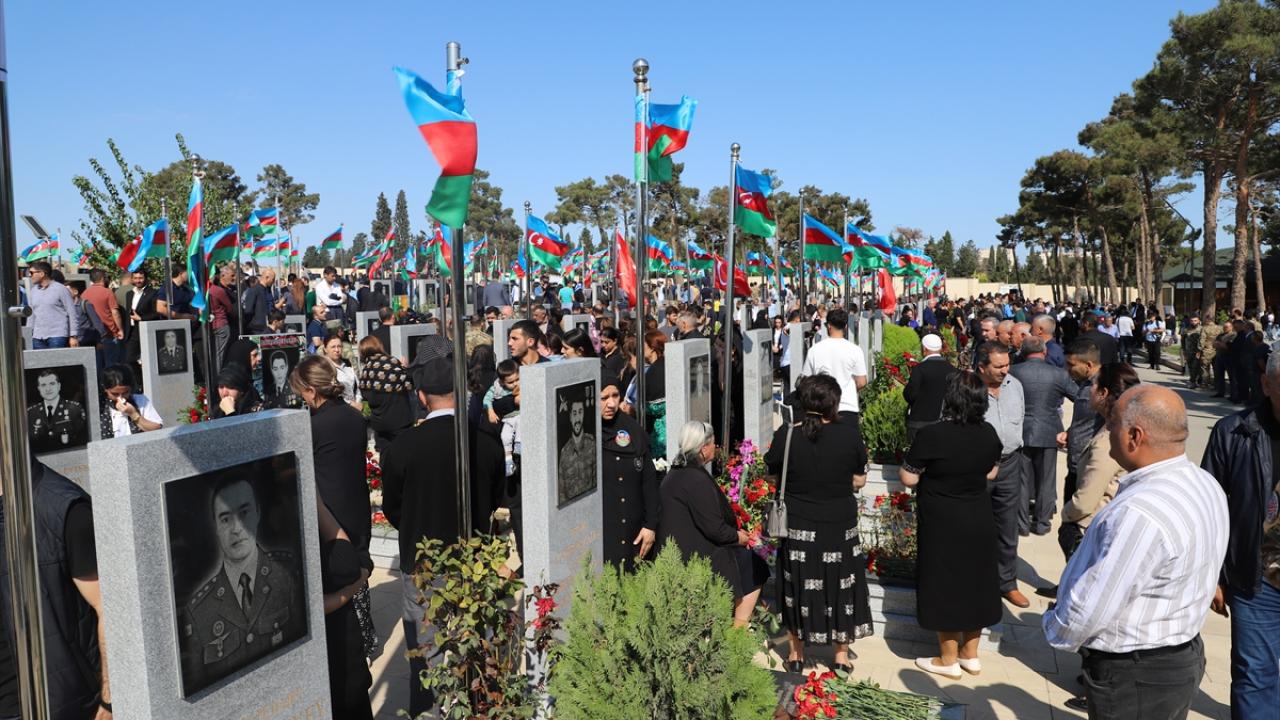 یادبود شهدای جنگ قره باغ + تصاویر