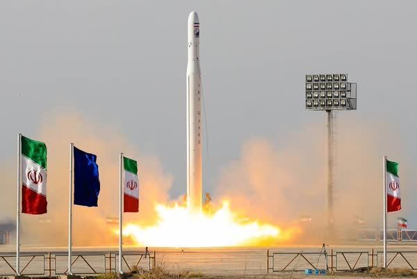 Irã anuncia lançamento bem-sucedido do satélite de imagem Nur 3 ao espaço