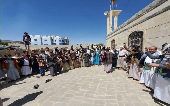 أبناء صنعاء يباركون نجاح فعاليات المولد النبوي ويؤيدون التغييرات الجذرية 