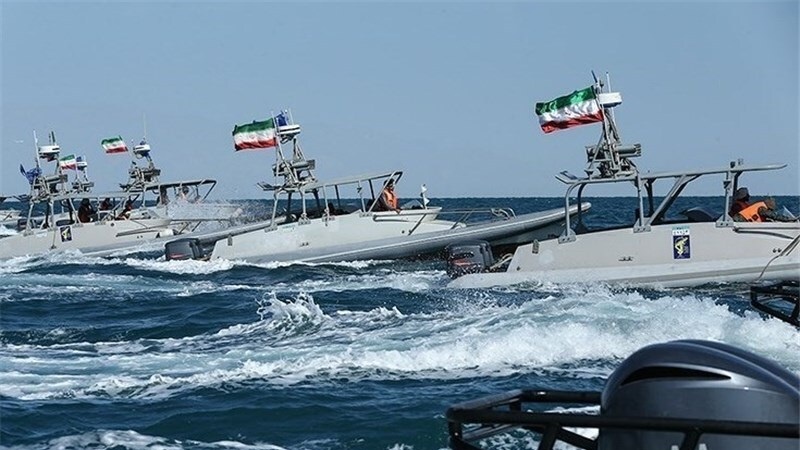  Парад кораблей второго военно-морского округа КСИР и «басиджа» в Персидском заливе