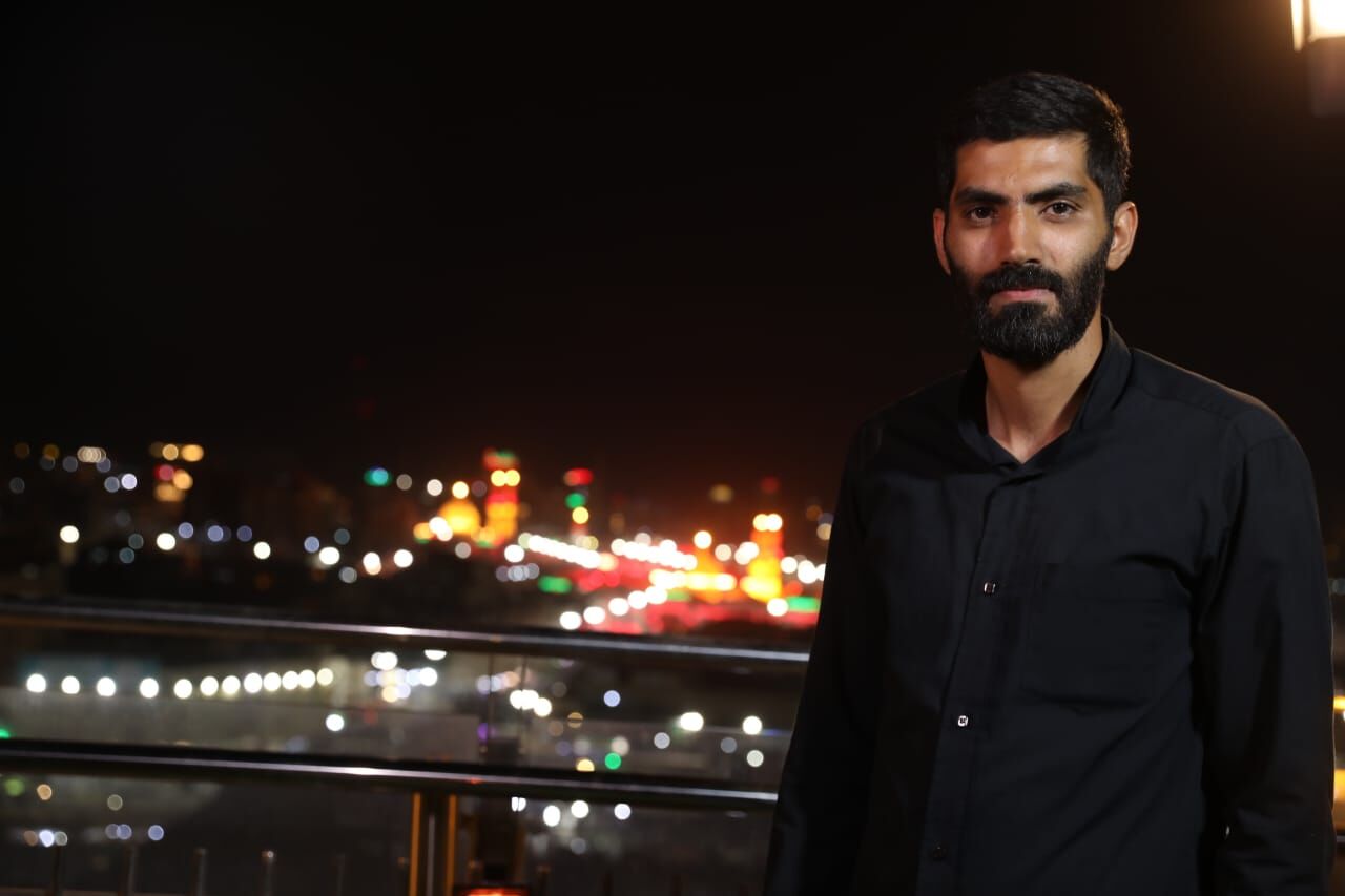 خدمت‌رسانی «محمد انصاری» به زائرین اربعین حسینی + عکس
