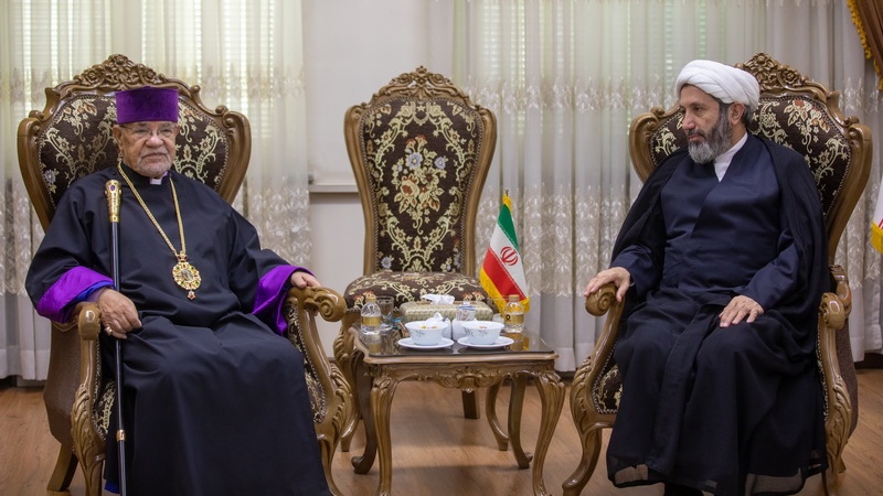  Встреча главы организации исламской культуры с патриархом армянских христиан Тегерана, акцент на продолжении религиозных диалогов