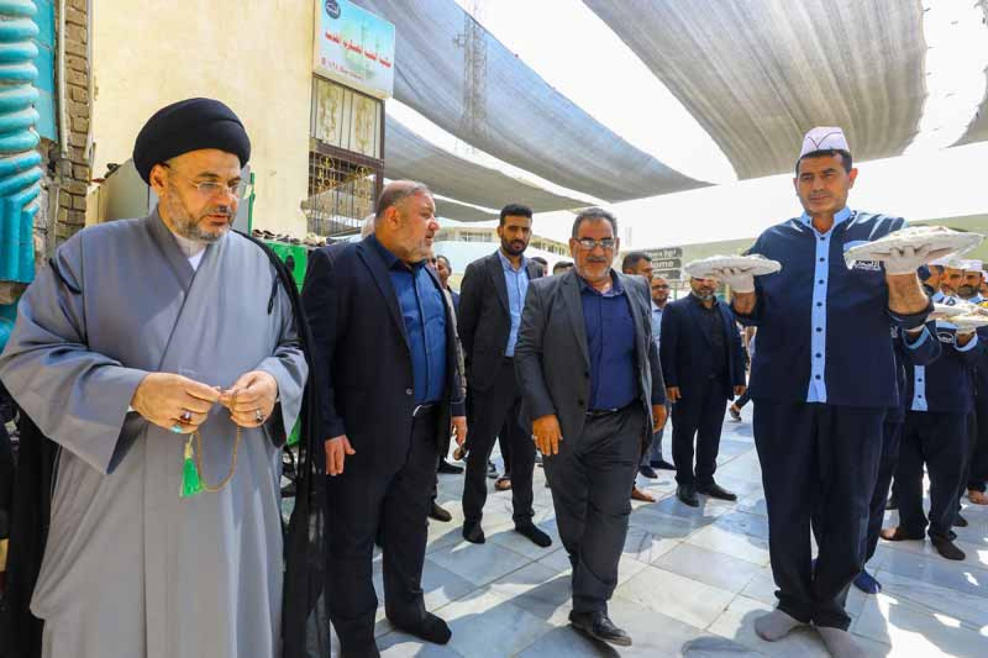 In cooperation with procession of Bayn al-Haramayn, Al-Askariya shrine holds a banquet in its holy courtyard (+Photos)