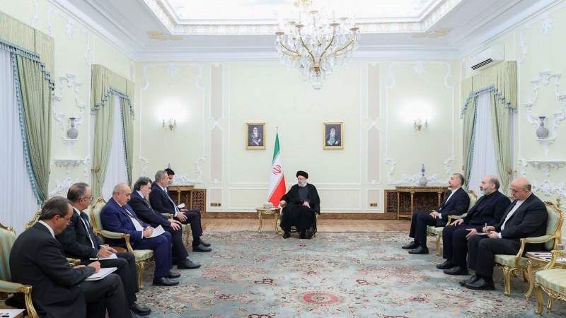  Berkunjung ke Tehran, Menlu Turki Bertemu Presiden Iran