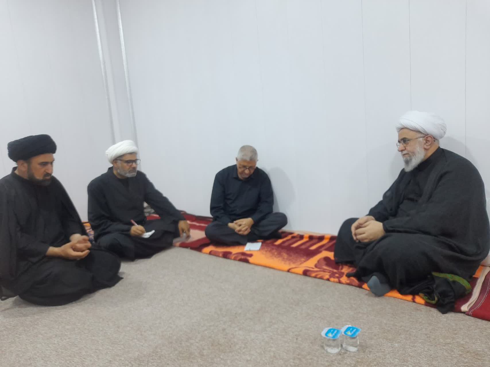 Si Ayatollah Ramazani ay bumisita sa kinatawan ng AhlulBayt (as) World Assembly sa Iraq