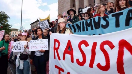  Tausende protestieren in Helsinki gegen Finnlands rechte Regierung und Rassismus