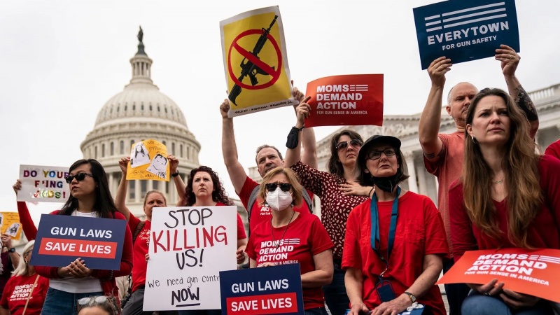  進まぬ銃規制に抗議する米の保護者