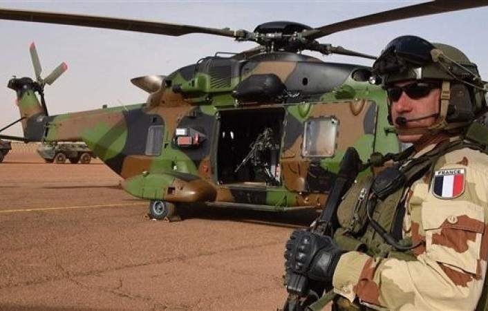 «لوموند» الفرنسية: باريس بدأت مباحثات مع النيجر لسحب قواتها